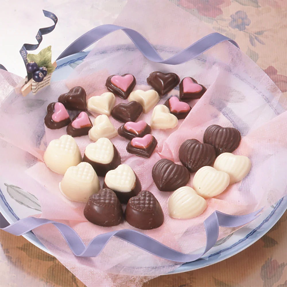 Cakeland Tiger Crown Simple Heart-Shape Chocolate Mould - Image 3
