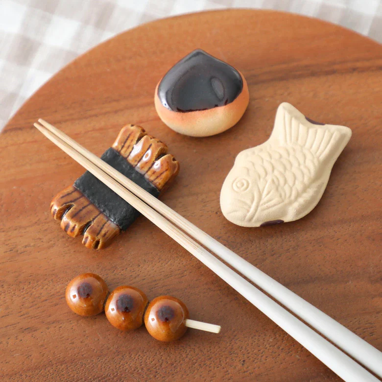 Ihoshiro Chestnut Bun Chopstick Rest - Image 6
