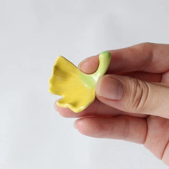 Ihoshiro Ginkgo Chopstick Rest - Image 3