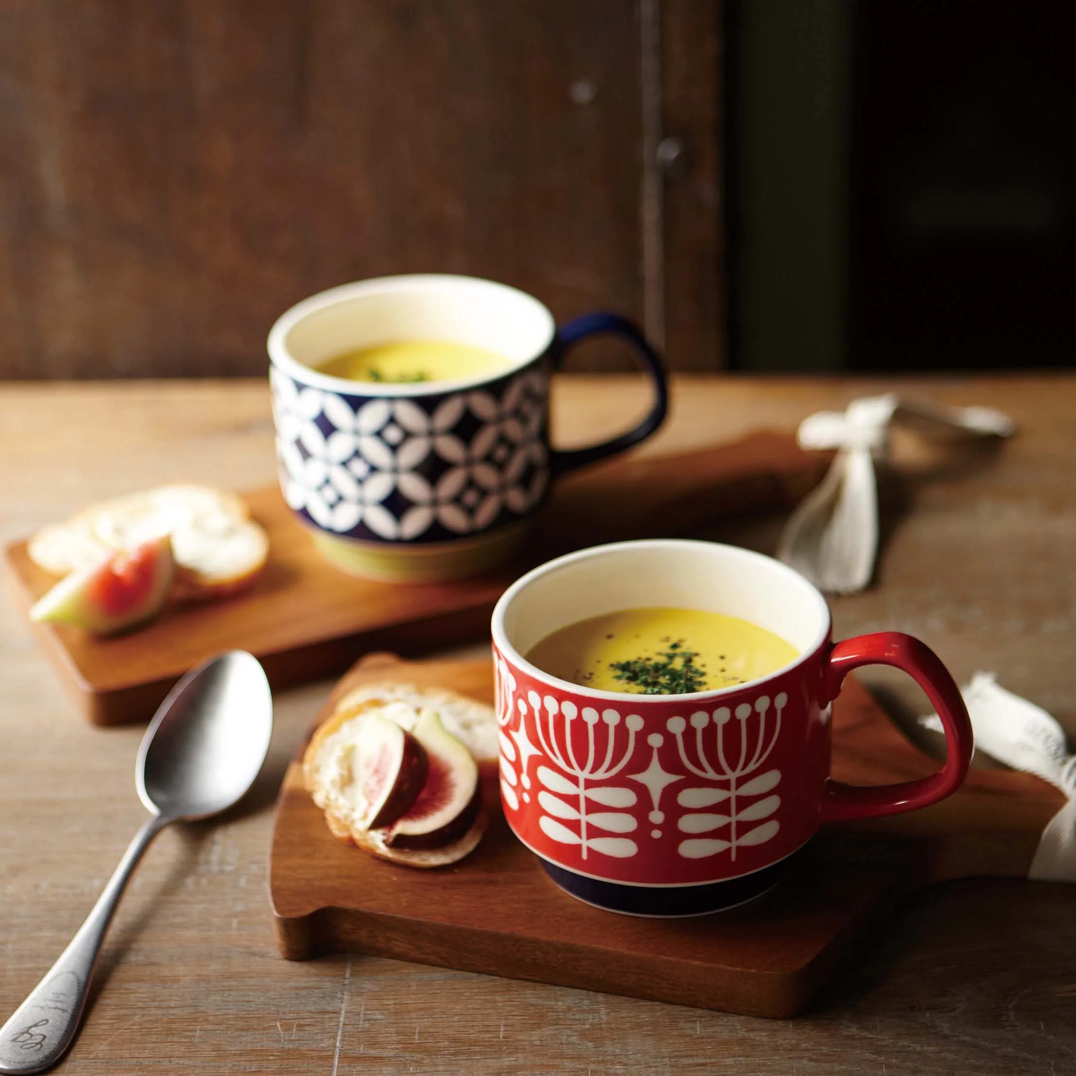 Izawa Fika Mug Red Flower 350ml - Image 2