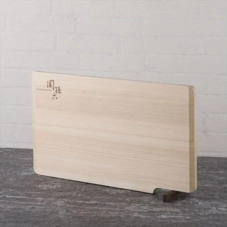 KAI SEKI MAGOROKU Standing Hinoki Cutting Board 360 x 200 - Image 3