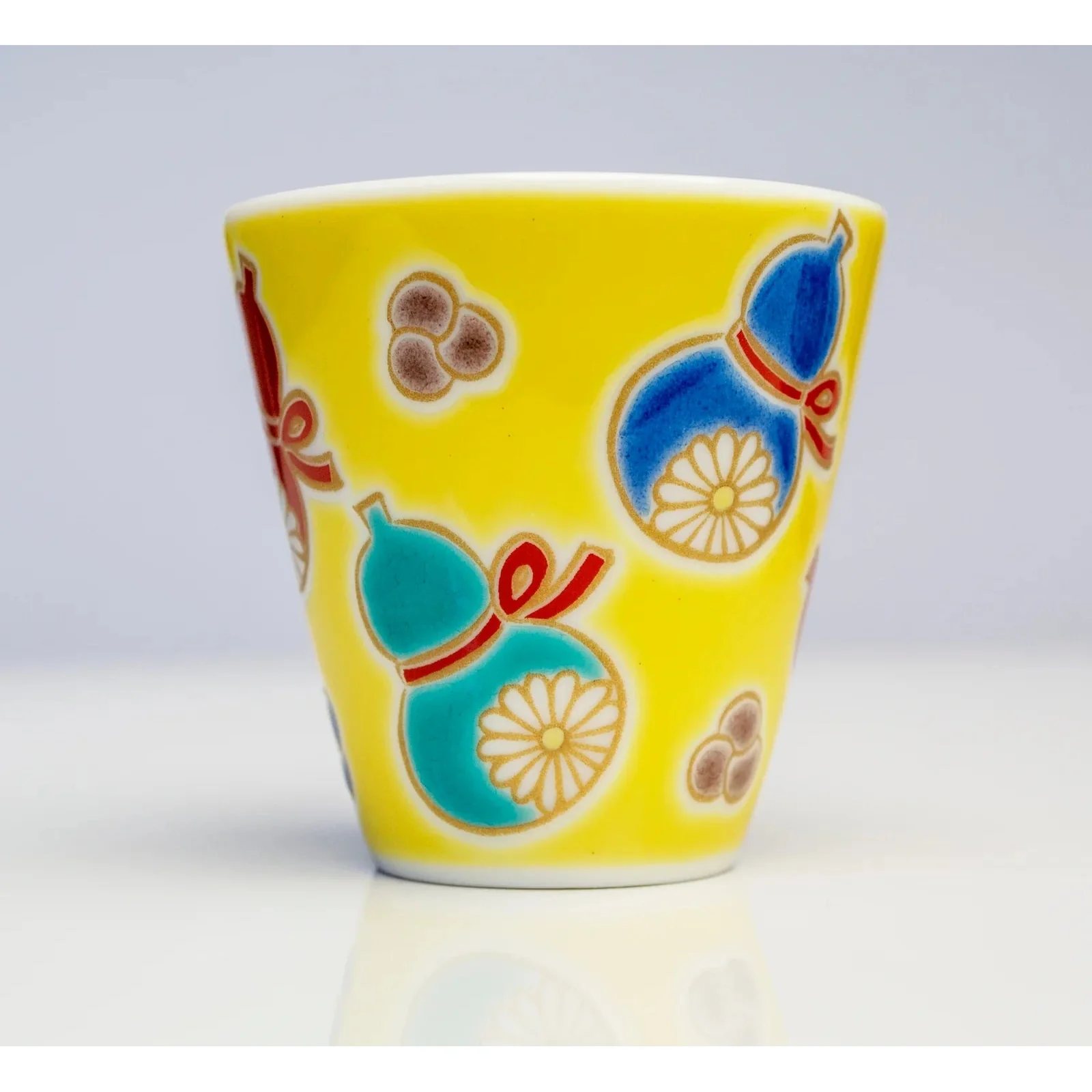 Kutani Engi Sake Cup - Six Gourd - Image 2