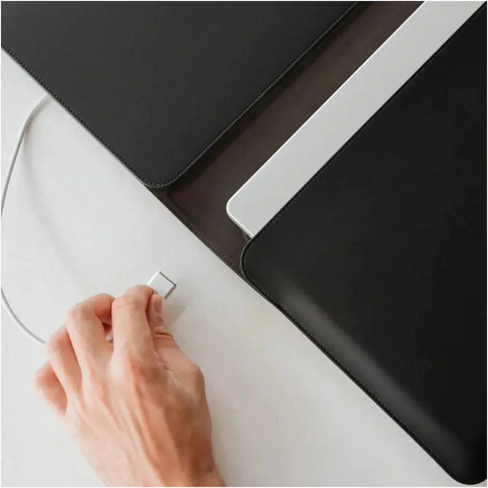 Orbitkey Hybrid Laptop Sleeve - Image 16