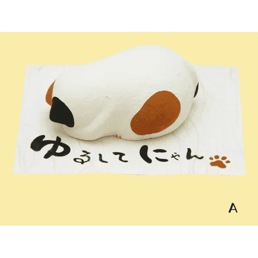 Ryukodo Cat Ceramic Ornament