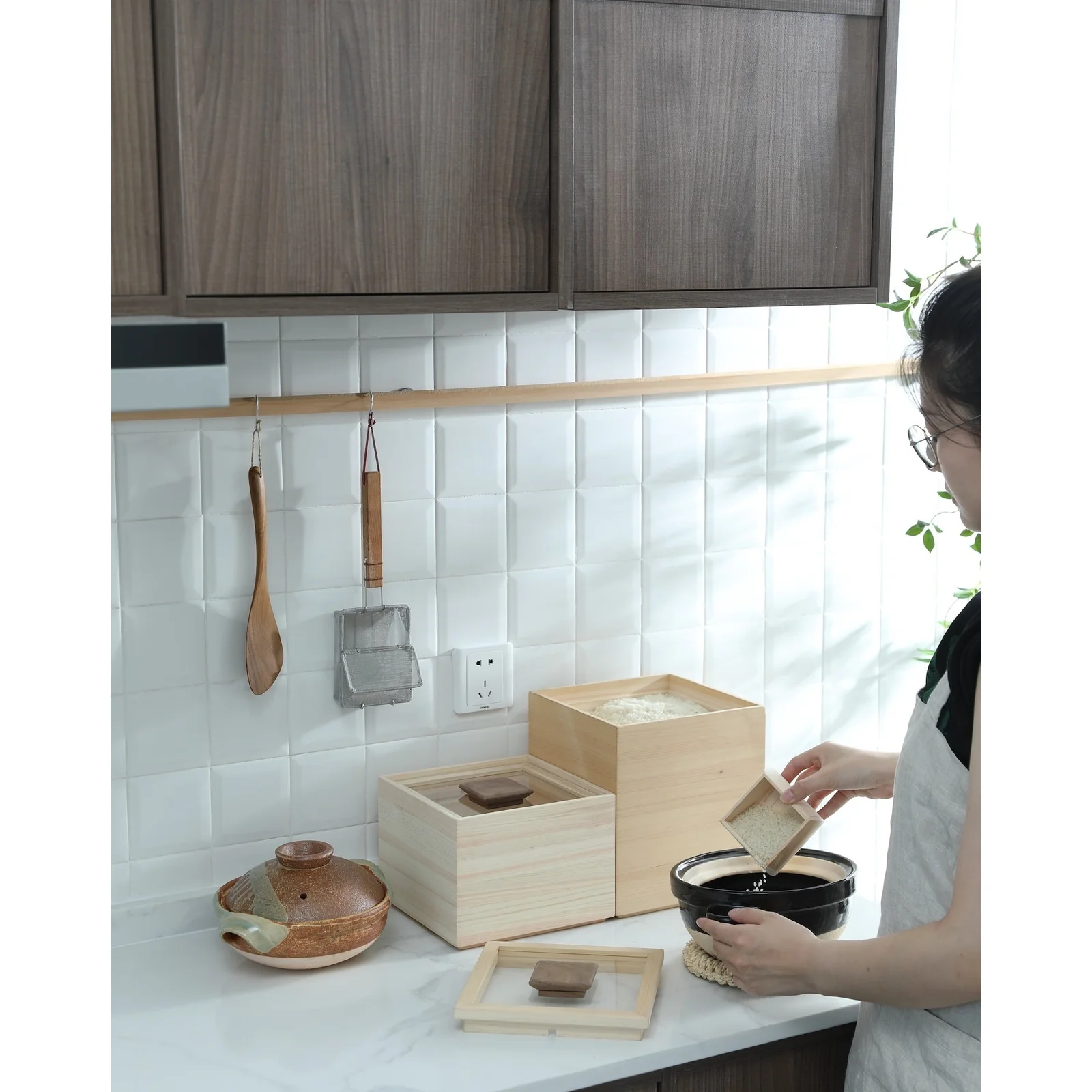 Shimoyama Hinoki Rice Storage Container 3kg - Image 2