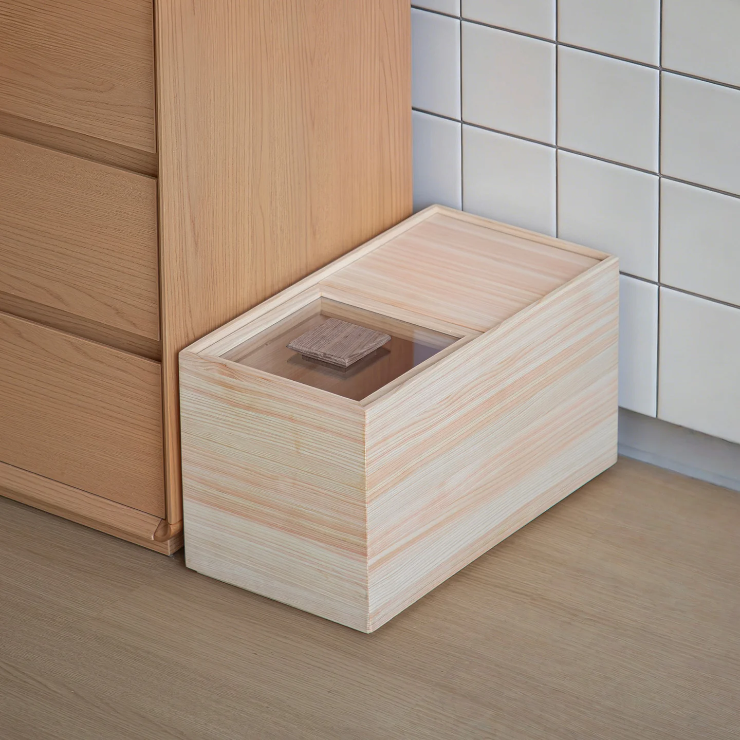 Shimoyama Hinoki Rice Storage Container 10kg - Image 2