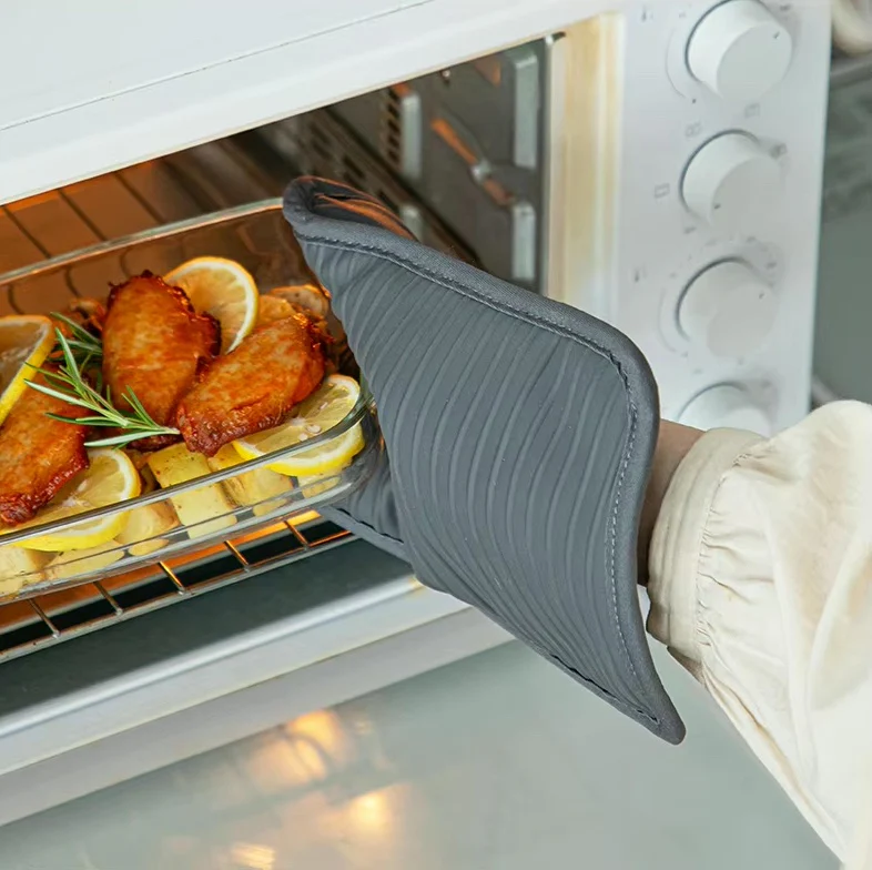 Shimoyama Silicone Insulated Oven Mitt - Image 4