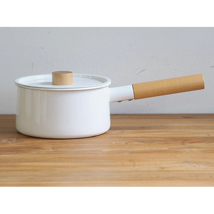 The Kaico Enamel Saucepan with Lid 2.2L - Image 4