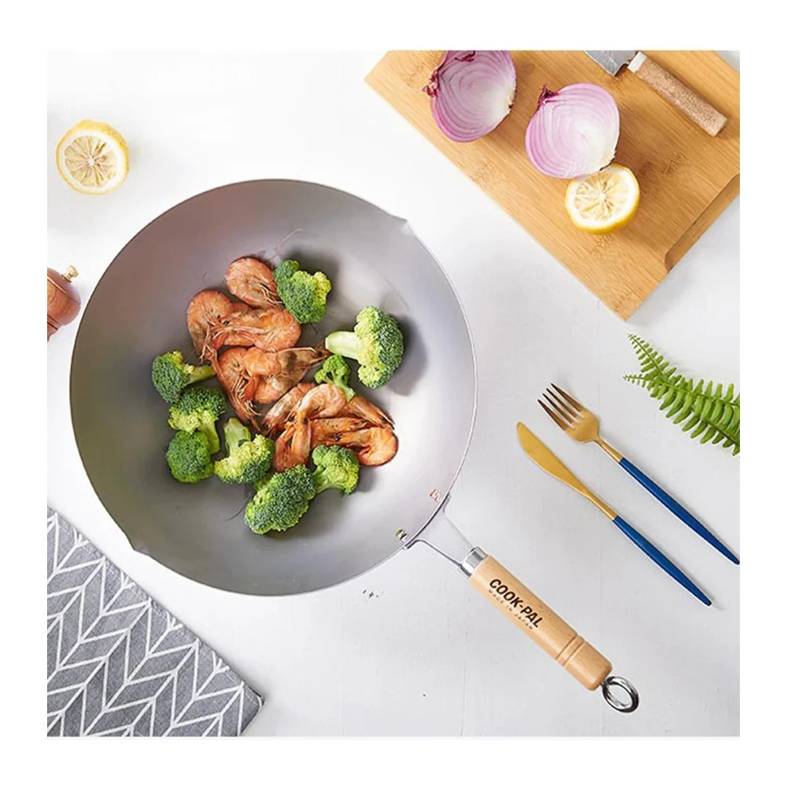 Yoshikawa Cook-Pal Titanium Wok 33cm - Image 4