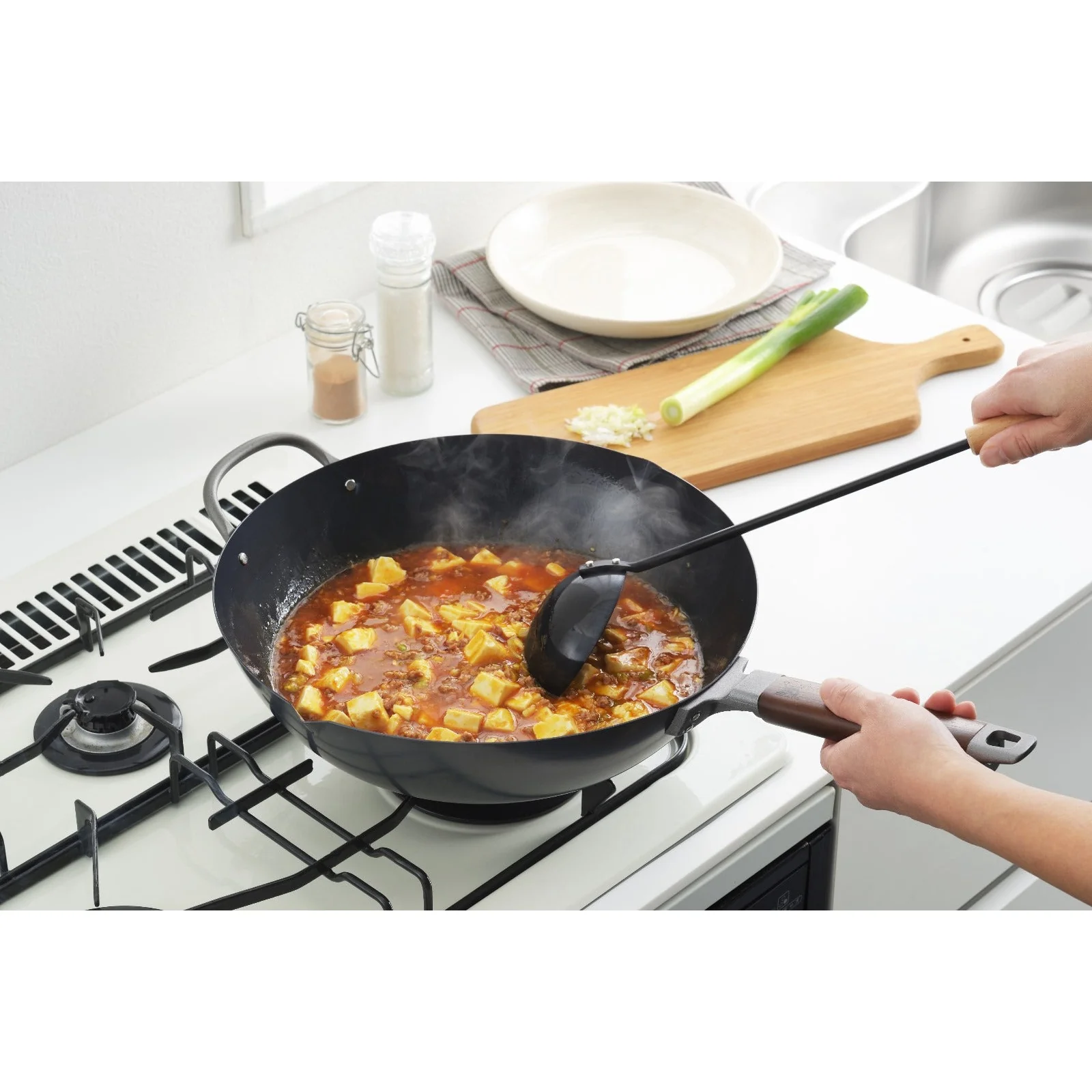 Yoshikawa Nitrided Iron Wok 36cm - Image 4
